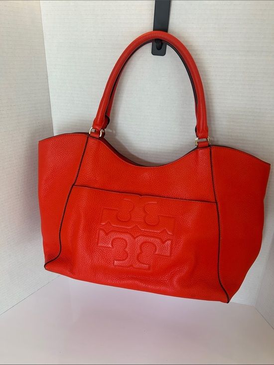Tory Burch Handbags - Tory Burch Bombe T East/West
Tote, red/orange (coral)